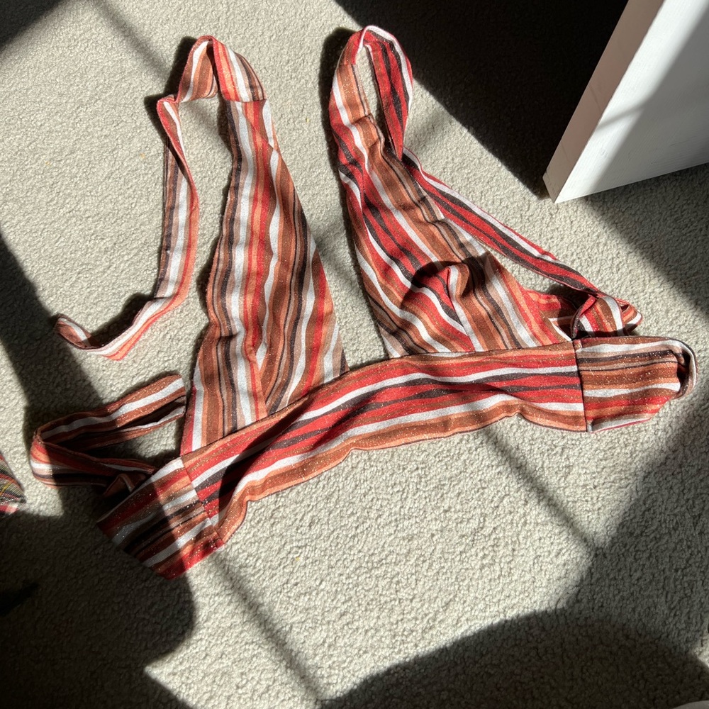 Halter top! Many ways to tie